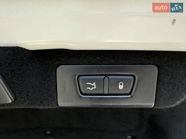 Білий Мазераті Quattroporte, об'ємом двигуна 2.98 л та пробігом 137 тис. км за 27999 $, фото 25 на Automoto.ua