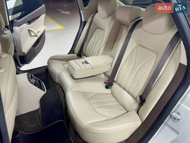 Бежевый Мазерати Кватропорте, объемом двигателя 2.98 л и пробегом 151 тыс. км за 30000 $, фото 44 на Automoto.ua