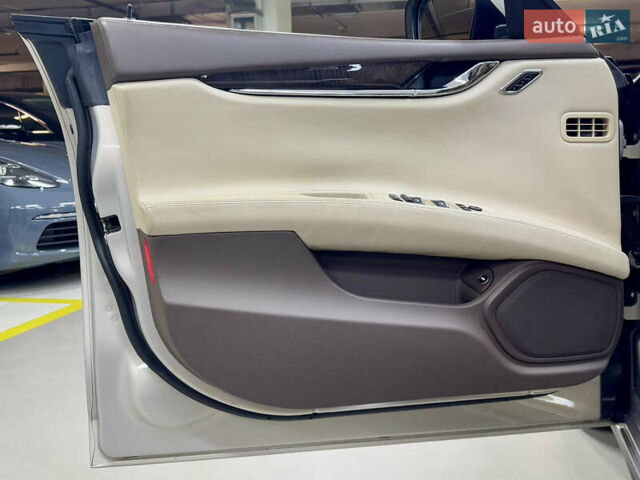 Бежевый Мазерати Кватропорте, объемом двигателя 2.98 л и пробегом 151 тыс. км за 30000 $, фото 45 на Automoto.ua