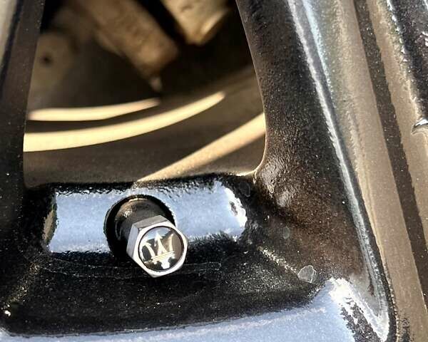 Черный Мазерати Кватропорте, объемом двигателя 4.2 л и пробегом 90 тыс. км за 21000 $, фото 26 на Automoto.ua