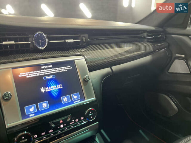 Черный Мазерати Кватропорте, объемом двигателя 3.8 л и пробегом 69 тыс. км за 29700 $, фото 45 на Automoto.ua