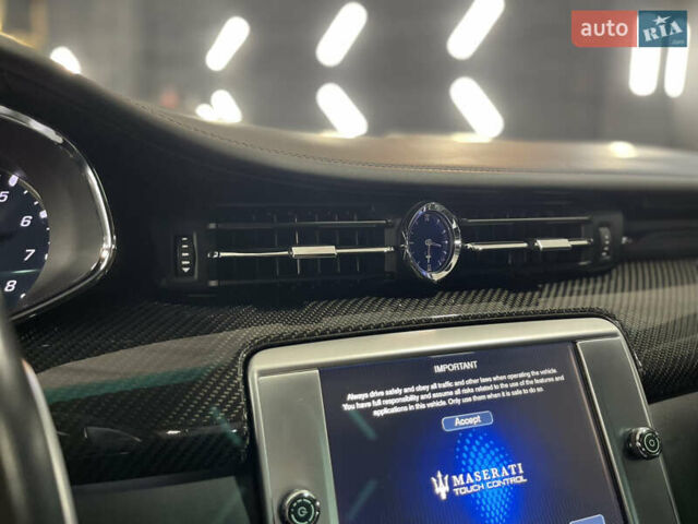 Черный Мазерати Кватропорте, объемом двигателя 3.8 л и пробегом 69 тыс. км за 29700 $, фото 44 на Automoto.ua