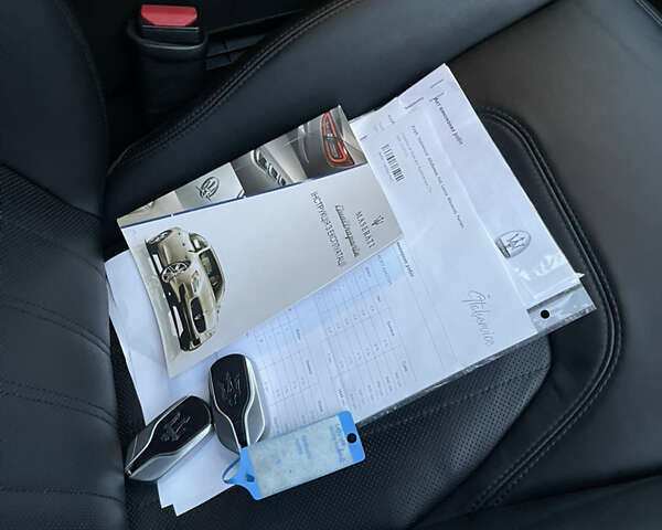 Черный Мазерати Кватропорте, объемом двигателя 3.8 л и пробегом 69 тыс. км за 29700 $, фото 49 на Automoto.ua