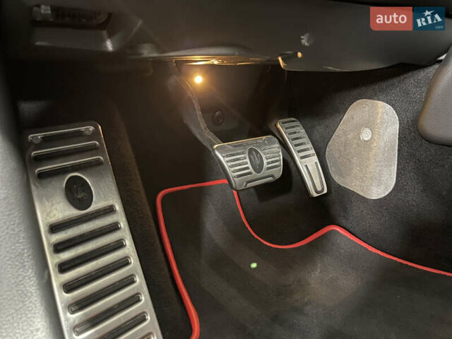 Черный Мазерати Кватропорте, объемом двигателя 3.8 л и пробегом 69 тыс. км за 29700 $, фото 40 на Automoto.ua