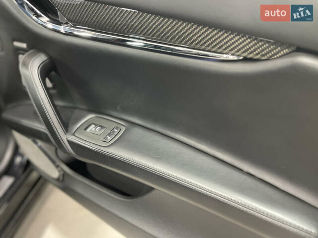 Черный Мазерати Кватропорте, объемом двигателя 3.8 л и пробегом 69 тыс. км за 29700 $, фото 37 на Automoto.ua