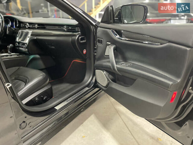 Черный Мазерати Кватропорте, объемом двигателя 3.8 л и пробегом 69 тыс. км за 29700 $, фото 31 на Automoto.ua