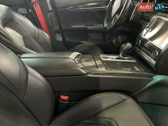 Черный Мазерати Кватропорте, объемом двигателя 3.8 л и пробегом 69 тыс. км за 29700 $, фото 34 на Automoto.ua