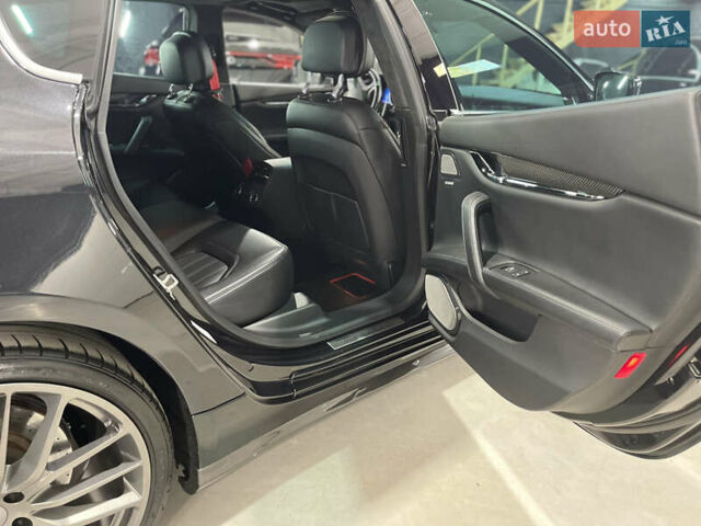 Черный Мазерати Кватропорте, объемом двигателя 3.8 л и пробегом 69 тыс. км за 29700 $, фото 24 на Automoto.ua