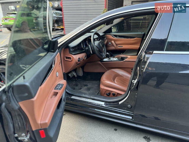 Черный Мазерати Кватропорте, объемом двигателя 2.98 л и пробегом 65 тыс. км за 21999 $, фото 9 на Automoto.ua