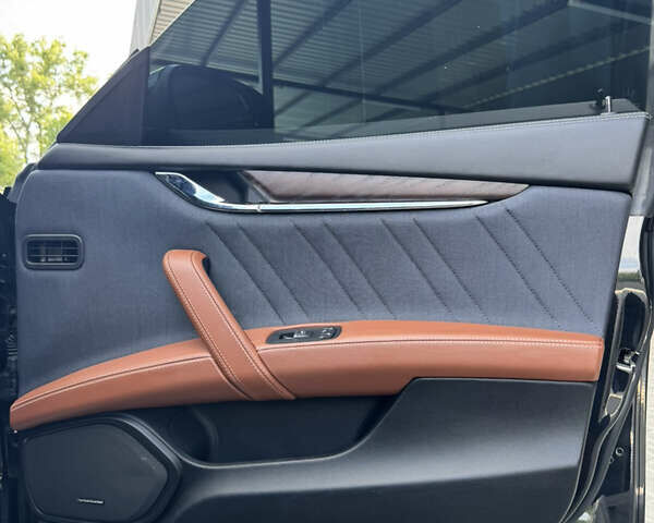 Чорний Мазераті Quattroporte, об'ємом двигуна 2.99 л та пробігом 89 тис. км за 32500 $, фото 22 на Automoto.ua