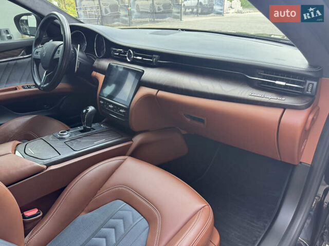 Чорний Мазераті Quattroporte, об'ємом двигуна 2.99 л та пробігом 89 тис. км за 32500 $, фото 24 на Automoto.ua