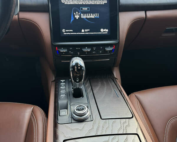 Чорний Мазераті Quattroporte, об'ємом двигуна 2.99 л та пробігом 89 тис. км за 32500 $, фото 40 на Automoto.ua