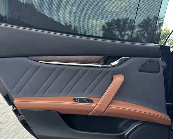 Чорний Мазераті Quattroporte, об'ємом двигуна 2.99 л та пробігом 89 тис. км за 32500 $, фото 29 на Automoto.ua
