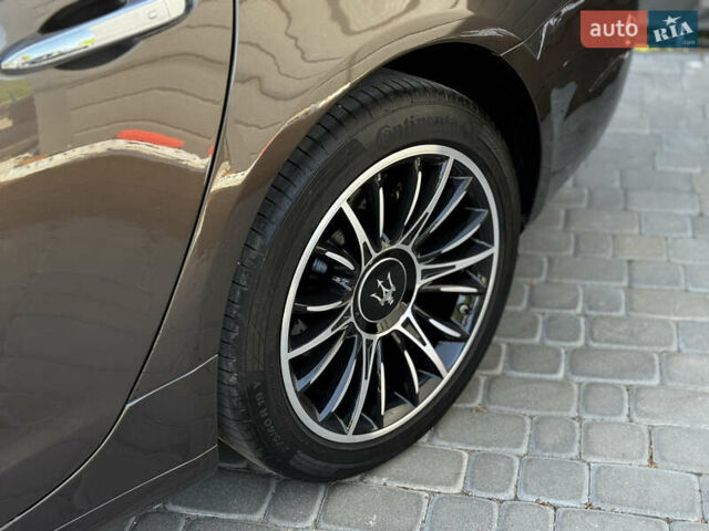Коричневий Мазераті Quattroporte, об'ємом двигуна 3 л та пробігом 78 тис. км за 25000 $, фото 17 на Automoto.ua
