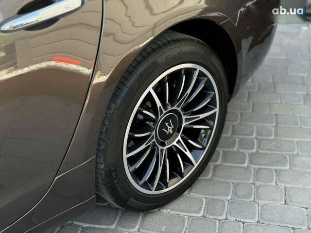 Мазераті Quattroporte 2013 у Вінниці на Automoto.ua Мазераті Quattroporte, об'ємом двигуна 3 л та пробігом 78 тис. км за 25000 $, фото 17 на Automoto.ua