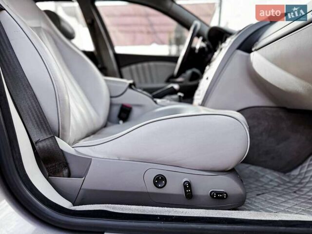 Сірий Мазераті Quattroporte, об'ємом двигуна 4.24 л та пробігом 115 тис. км за 9999 $, фото 29 на Automoto.ua