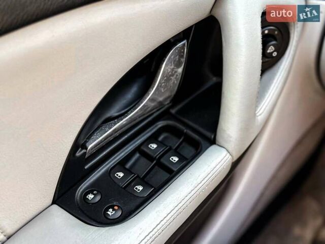 Сірий Мазераті Quattroporte, об'ємом двигуна 4.24 л та пробігом 115 тис. км за 9999 $, фото 15 на Automoto.ua