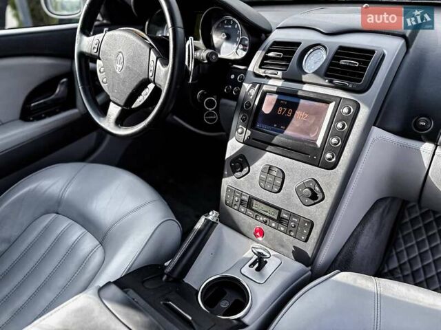 Сірий Мазераті Quattroporte, об'ємом двигуна 4.24 л та пробігом 115 тис. км за 9999 $, фото 26 на Automoto.ua