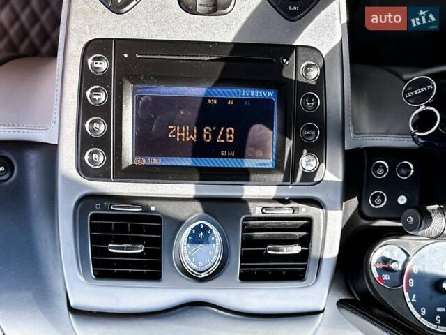 Сірий Мазераті Quattroporte, об'ємом двигуна 4.24 л та пробігом 115 тис. км за 9999 $, фото 19 на Automoto.ua