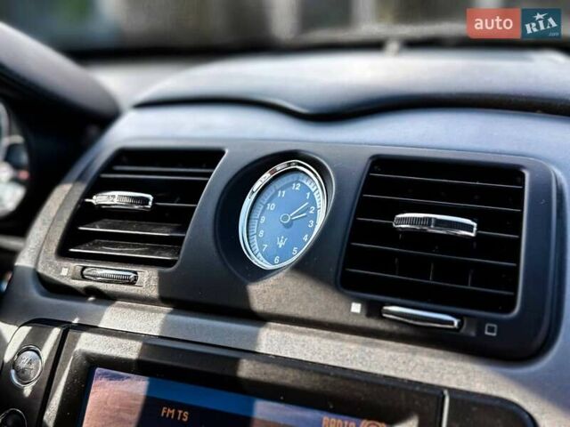 Сірий Мазераті Quattroporte, об'ємом двигуна 4.24 л та пробігом 115 тис. км за 9999 $, фото 16 на Automoto.ua