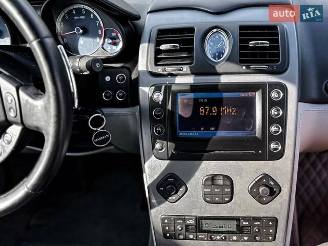 Сірий Мазераті Quattroporte, об'ємом двигуна 4.24 л та пробігом 115 тис. км за 9999 $, фото 20 на Automoto.ua