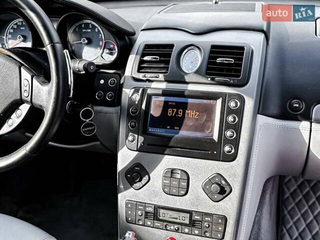 Сірий Мазераті Quattroporte, об'ємом двигуна 4.24 л та пробігом 115 тис. км за 9999 $, фото 23 на Automoto.ua