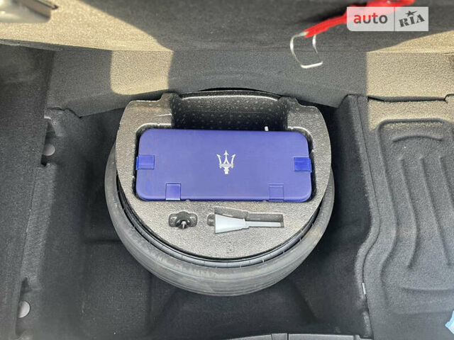 Сірий Мазераті Quattroporte, об'ємом двигуна 3 л та пробігом 165 тис. км за 26900 $, фото 18 на Automoto.ua