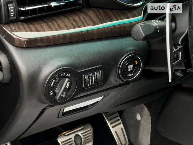 Сірий Мазераті Quattroporte, об'ємом двигуна 3 л та пробігом 165 тис. км за 26900 $, фото 12 на Automoto.ua