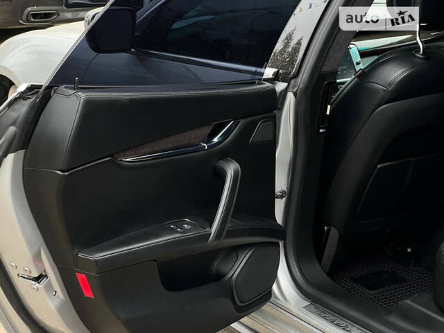 Сірий Мазераті Quattroporte, об'ємом двигуна 3 л та пробігом 165 тис. км за 26900 $, фото 13 на Automoto.ua