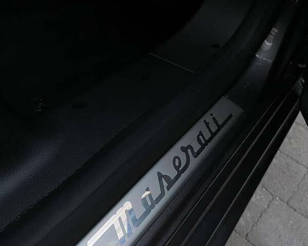 Серый Мазерати Кватропорте, объемом двигателя 2.98 л и пробегом 96 тыс. км за 42390 $, фото 21 на Automoto.ua