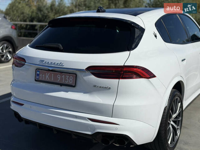 Білий Мазераті Grecale, об'ємом двигуна 2 л та пробігом 13 тис. км за 63000 $, фото 11 на Automoto.ua