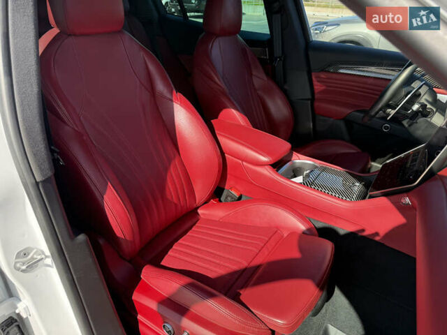 Білий Мазераті Grecale, об'ємом двигуна 2 л та пробігом 13 тис. км за 63000 $, фото 25 на Automoto.ua