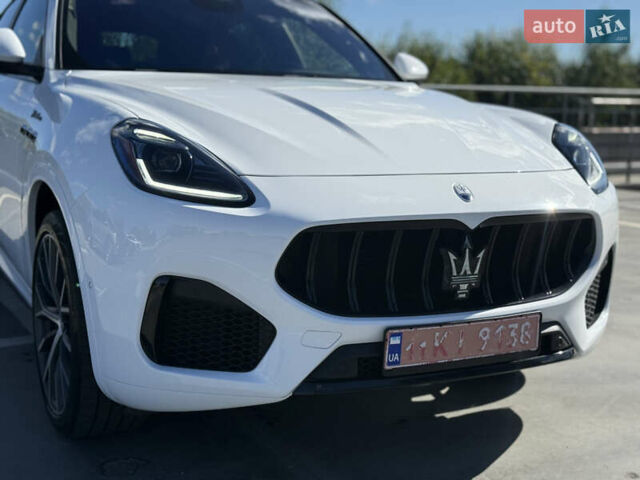 Білий Мазераті Grecale, об'ємом двигуна 2 л та пробігом 13 тис. км за 63000 $, фото 7 на Automoto.ua