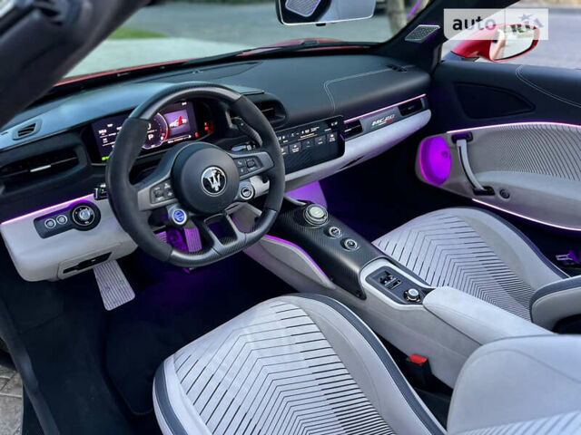 Красный Мазерати MC 20, объемом двигателя 3 л и пробегом 1 тыс. км за 360000 $, фото 57 на Automoto.ua