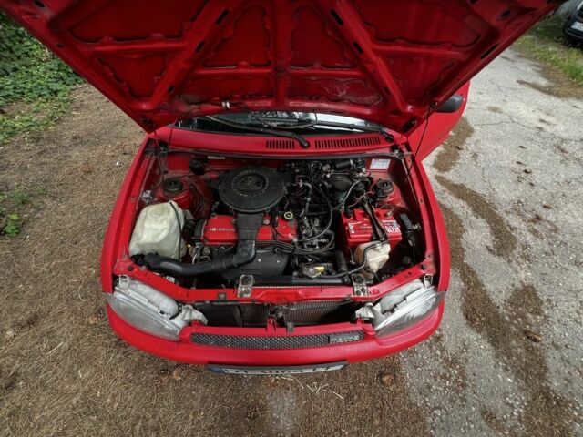 Красный Мазда 121, объемом двигателя 1.3 л и пробегом 333 тыс. км за 1650 $, фото 3 на Automoto.ua