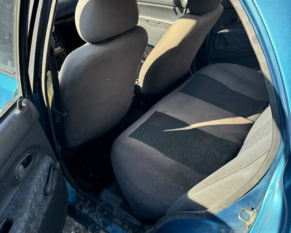 Мазда 121, объемом двигателя 1.3 л и пробегом 265 тыс. км за 850 $, фото 4 на Automoto.ua