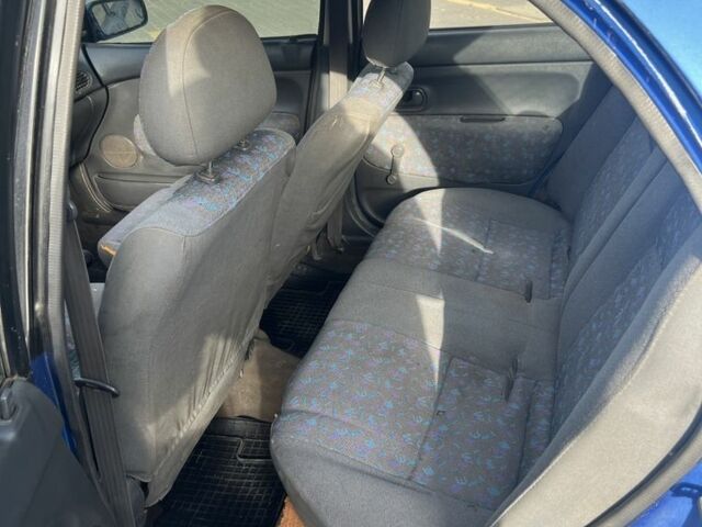 Синій Мазда 121, об'ємом двигуна 1.3 л та пробігом 347 тис. км за 999 $, фото 4 на Automoto.ua