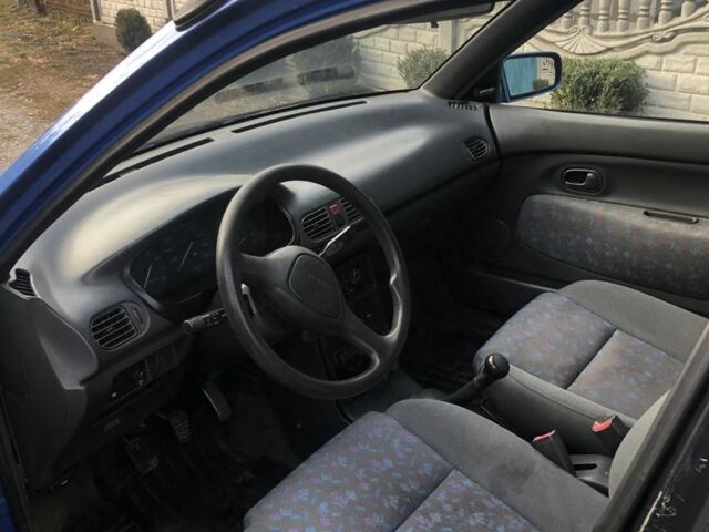 Синий Мазда 121, объемом двигателя 1.3 л и пробегом 173 тыс. км за 1025 $, фото 7 на Automoto.ua