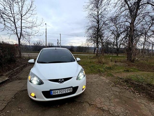 Білий Мазда 2, об'ємом двигуна 1.3 л та пробігом 200 тис. км за 4800 $, фото 1 на Automoto.ua
