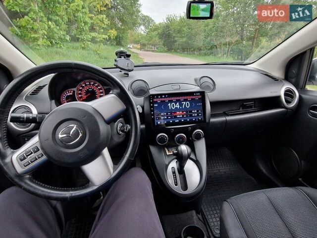Белый Мазда 2, объемом двигателя 1.5 л и пробегом 125 тыс. км за 5800 $, фото 6 на Automoto.ua