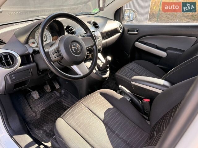Білий Мазда 2, об'ємом двигуна 1.4 л та пробігом 245 тис. км за 4300 $, фото 18 на Automoto.ua