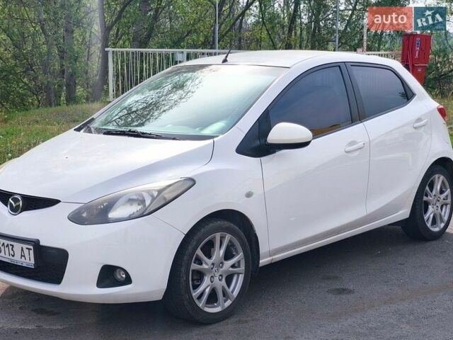 Белый Мазда 2, объемом двигателя 1.5 л и пробегом 165 тыс. км за 5300 $, фото 4 на Automoto.ua