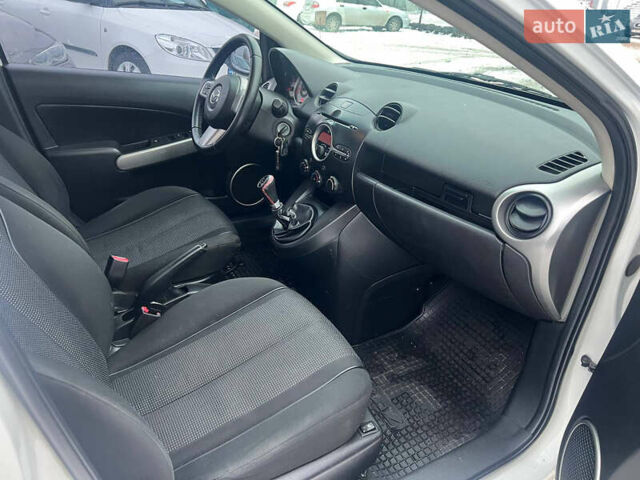 Білий Мазда 2, об'ємом двигуна 1.5 л та пробігом 170 тис. км за 5800 $, фото 16 на Automoto.ua