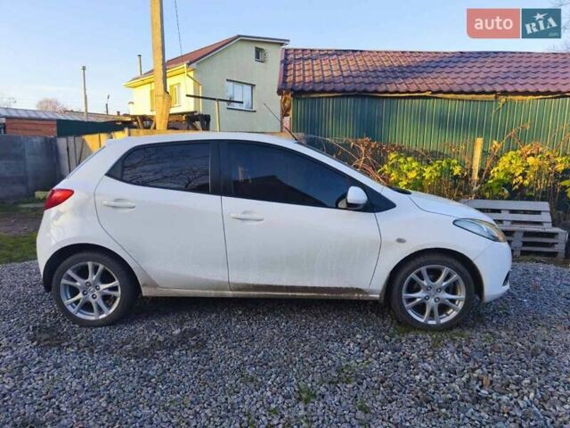 Білий Мазда 2, об'ємом двигуна 1.5 л та пробігом 165 тис. км за 5550 $, фото 4 на Automoto.ua