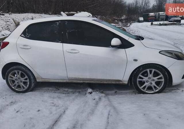 Білий Мазда 2, об'ємом двигуна 1.5 л та пробігом 170 тис. км за 5500 $, фото 5 на Automoto.ua