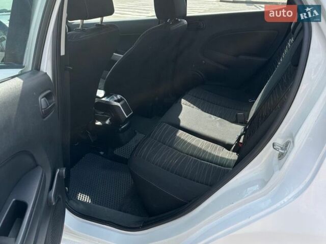 Белый Мазда 2, объемом двигателя 1.4 л и пробегом 240 тыс. км за 4500 $, фото 3 на Automoto.ua