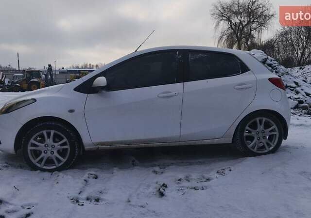 Білий Мазда 2, об'ємом двигуна 1.5 л та пробігом 170 тис. км за 5500 $, фото 2 на Automoto.ua