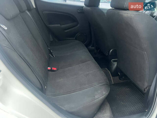 Білий Мазда 2, об'ємом двигуна 1.5 л та пробігом 170 тис. км за 5800 $, фото 12 на Automoto.ua