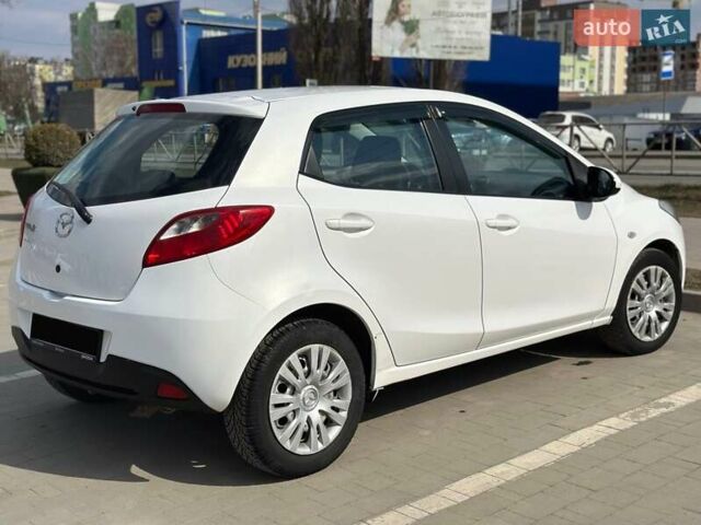 Белый Мазда 2, объемом двигателя 1.4 л и пробегом 240 тыс. км за 4500 $, фото 6 на Automoto.ua