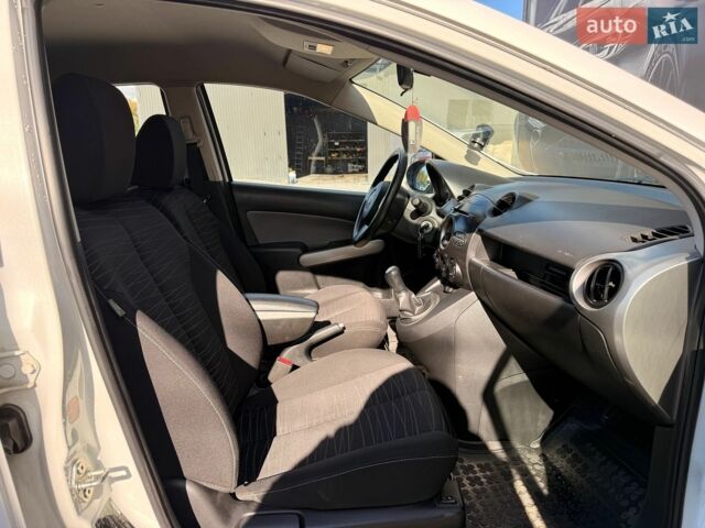 Білий Мазда 2, об'ємом двигуна 1.4 л та пробігом 245 тис. км за 4300 $, фото 27 на Automoto.ua
